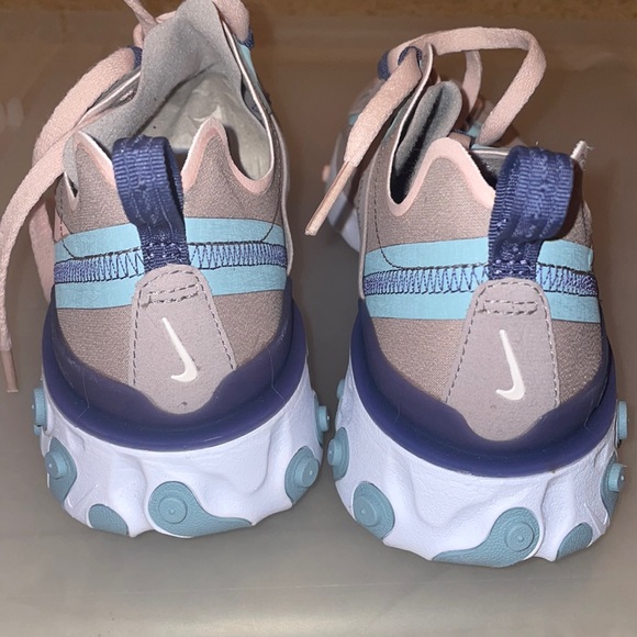 Women’s Nike React - Picture 3 of 4